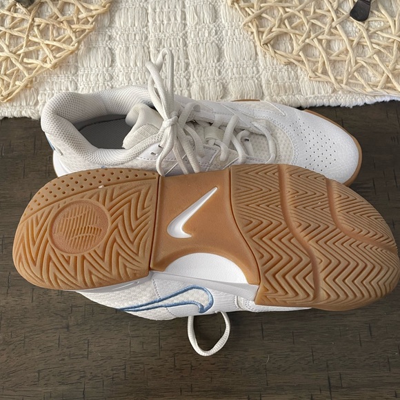 Nike Court Women’s  Tennis Pickleball Sneakers with Gum Sole - Picture 3 of 4